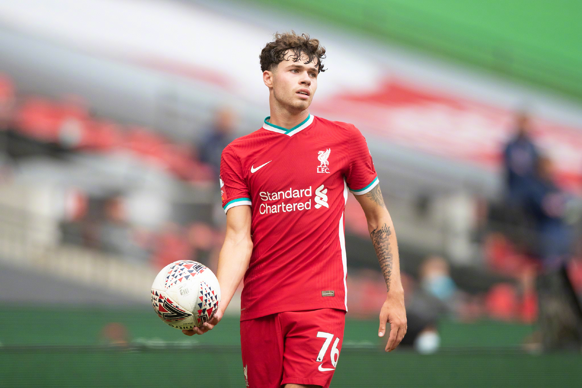 国际比赛日体能课后，西汉姆临场应变备战社区盾，目标明确，轮换策略成焦点的简单介绍